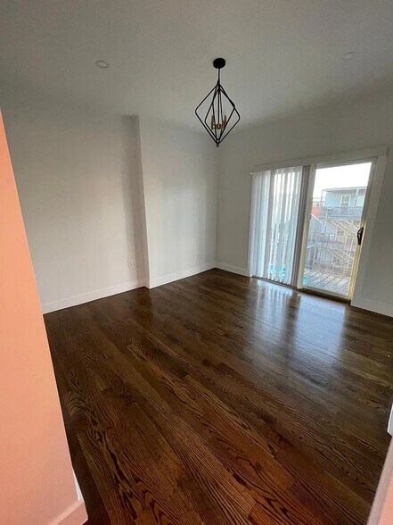 Living Room - 156 Bremen St