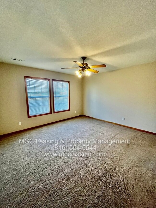 Building Photo - RANCH STYLE DUPLEX AVAILABLE NOW - SELF-TOUR!