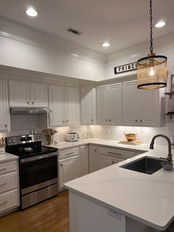 Building Photo - 212 Village Walk Ln