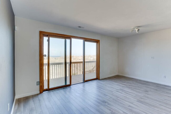 Building Photo - Perfect Beach Condo!