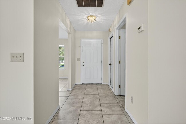 Building Photo - 11170 Wandering Oaks Dr