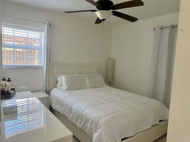 Building Photo - 3251 NW 18th Ct