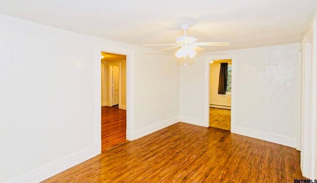 Building Photo - 807 3rd Ave