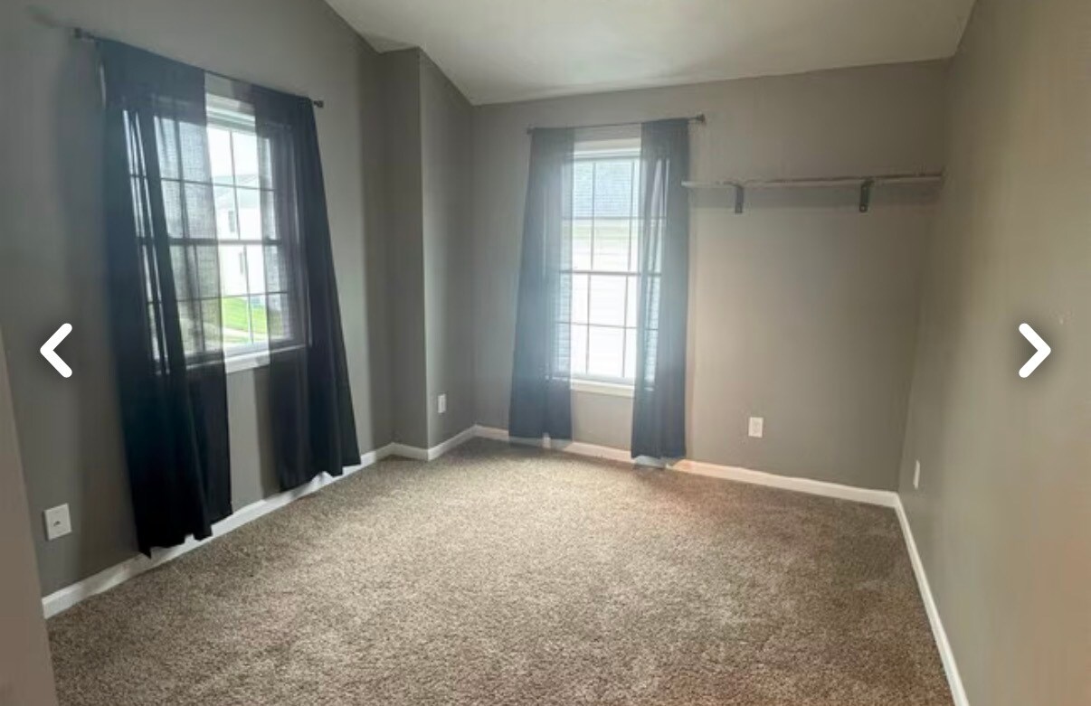 Building Photo - 2554 S Flat Rock Rd