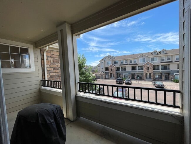 Building Photo - An Inviting Lifestyle!