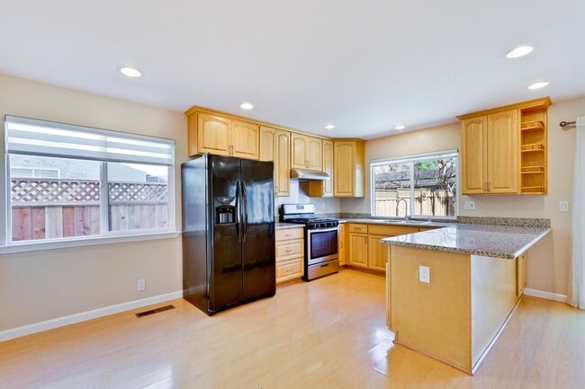 Building Photo - Spacious 1780 Sq Ft -  4b2b home in South San Jose