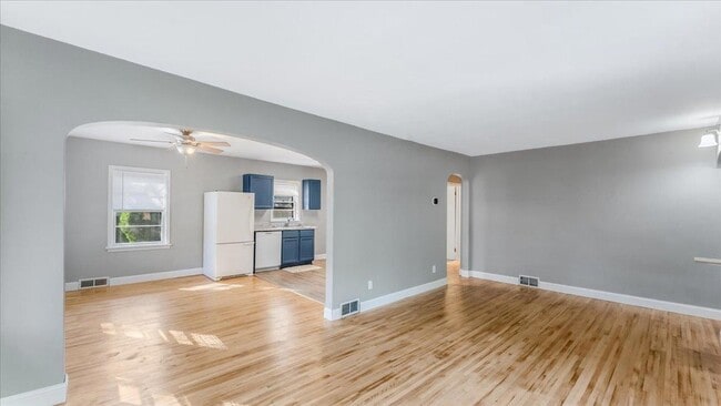 Building Photo - 828 15th St SW