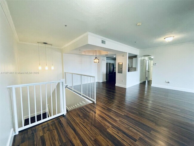 Building Photo - 6560 NW 114th Ave