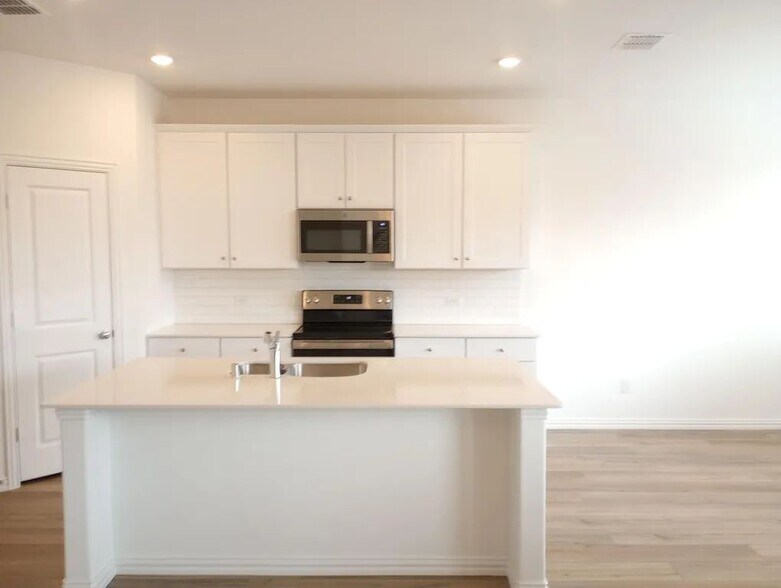 Building Photo - 5119 Winterberry Dr