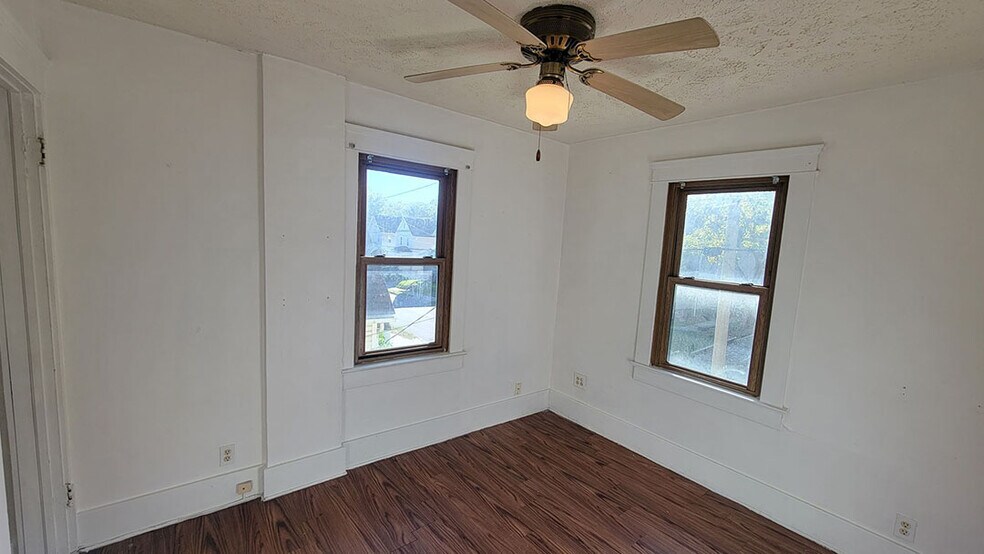 Building Photo - 421 E Thornton St