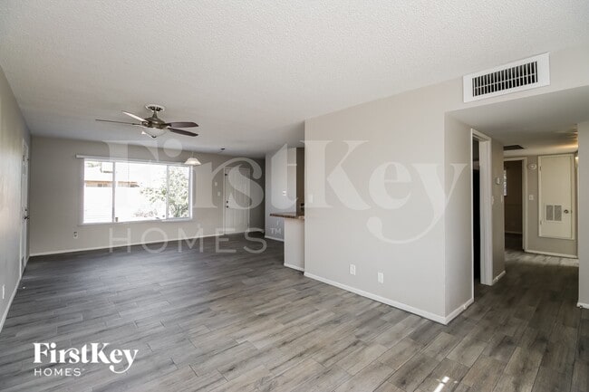 Building Photo - 2030 E Aspen Ave