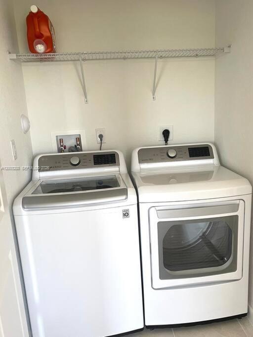 Building Photo - 916 SE 19th St