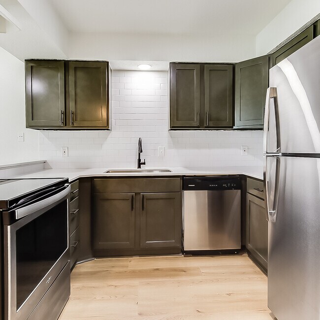 Building Photo - 408 Noble Ave