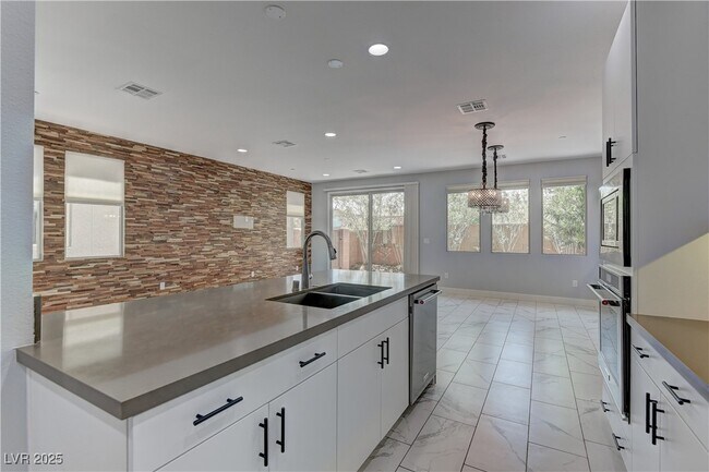Building Photo - 11377 Gravitation Dr