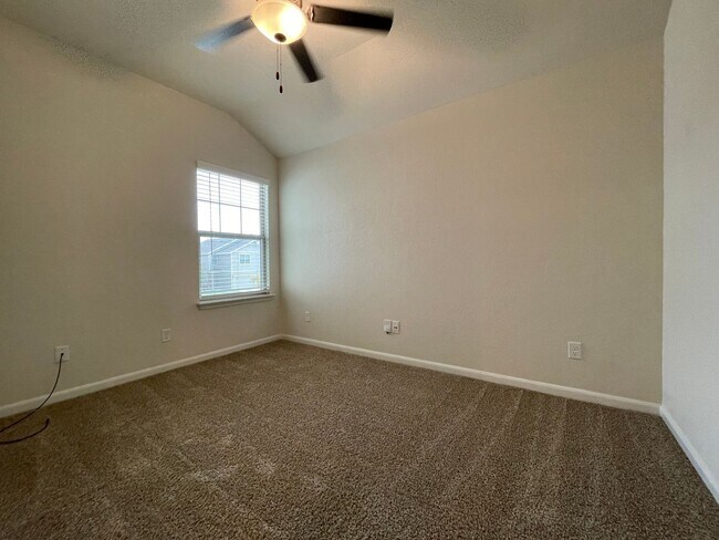 Building Photo - Gated 3-Bed Townhome Near SeaWorld & Lackland AFB — Pets Welcome!