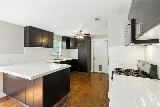 Building Photo - 3303 Dalton St