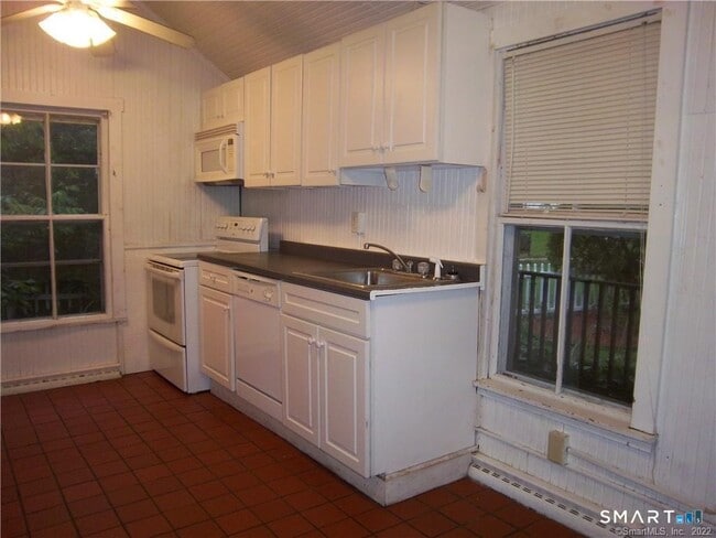 Building Photo - 12 Bluff Rd W