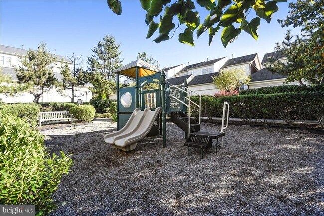 Building Photo - 12923 Benton Park Cir