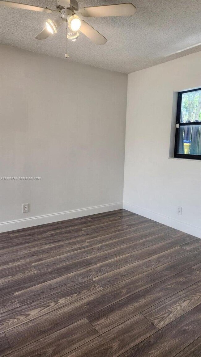 Building Photo - 164 Meadows Dr