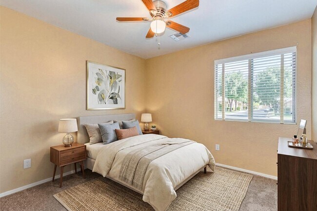 Building Photo - 538 E Dragon Springs Dr