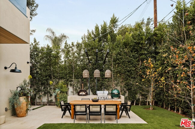 Building Photo - 11937 Addison St