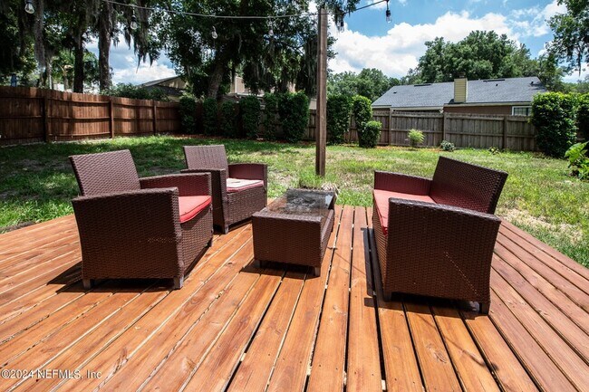 Building Photo - 11448 Sugar Maple Pl S
