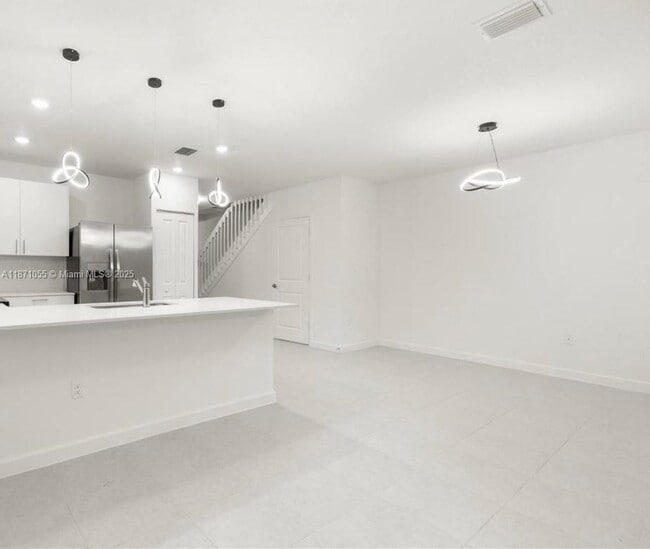 Building Photo - 5090 SW 37th St