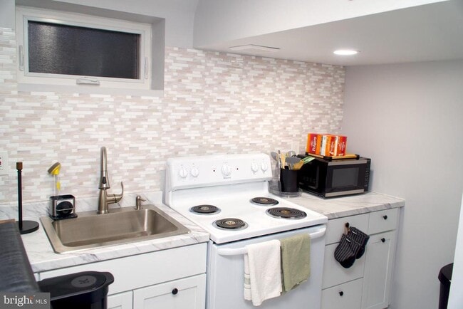 Primary Photo - 6525 Kenova St