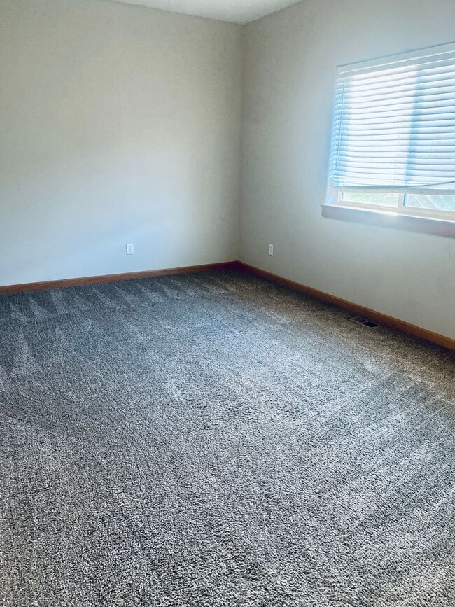 Building Photo - 512