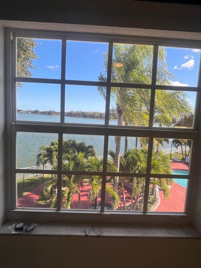 Building Photo - 2831 N Oakland Forest Dr