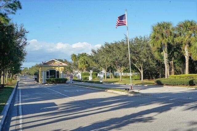 Building Photo - 144 Blue Grotto Dr