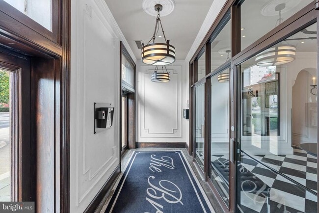 Primary Photo - 2001 16th St NW