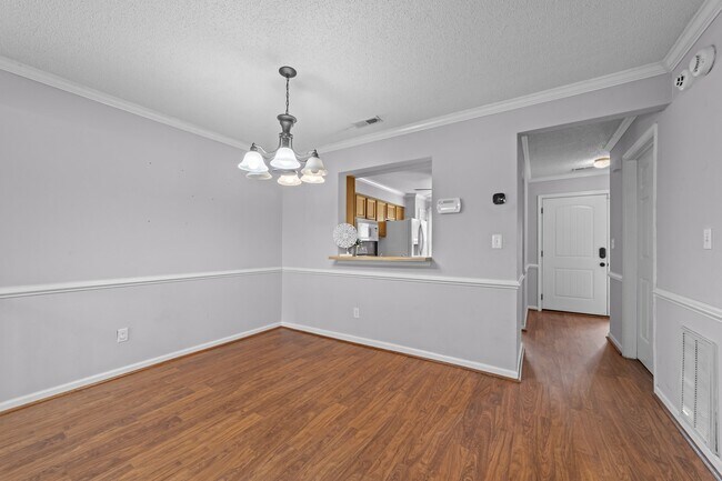 Building Photo - 802 Nottaway Dr