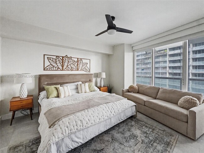 Building Photo - 475 Brickell Ave