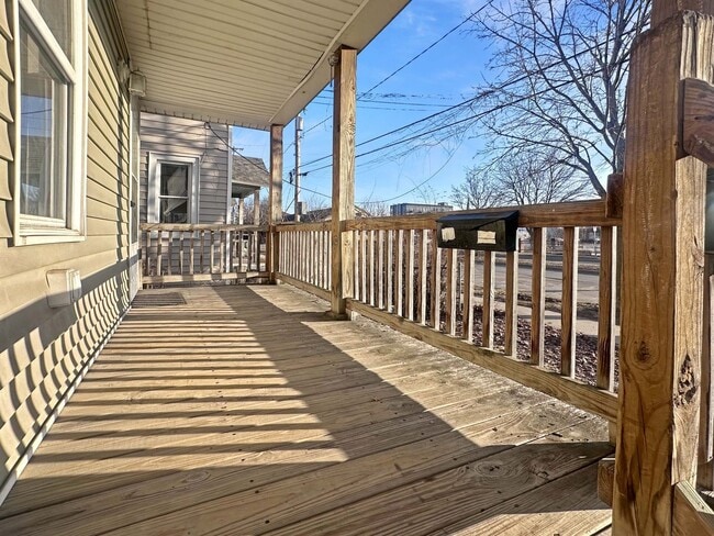 Building Photo - 309 Seward Ave NW