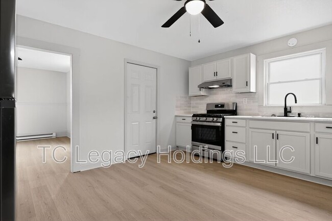 Building Photo - 1013 N 15th St