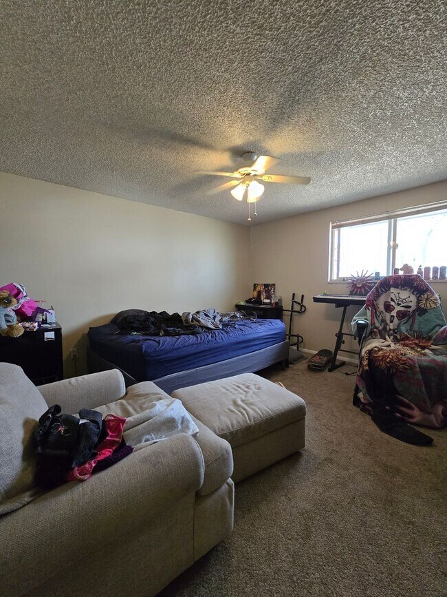 Building Photo - Duplex in Country setting! New paint and flooring!