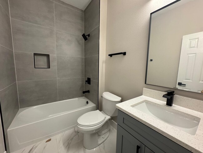 Building Photo - 3224 Raeford Rd