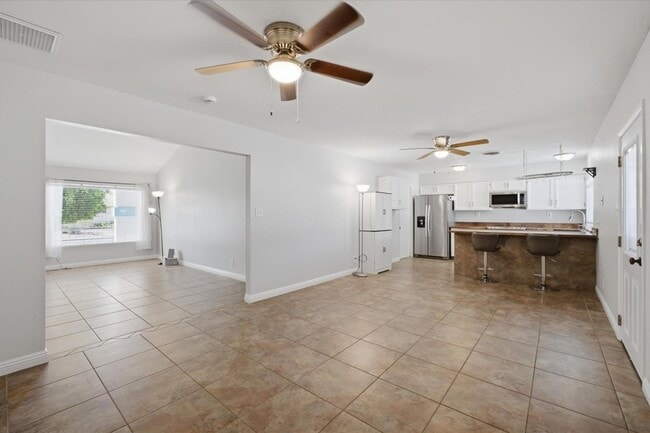 Building Photo - 656 W Pecos Ave