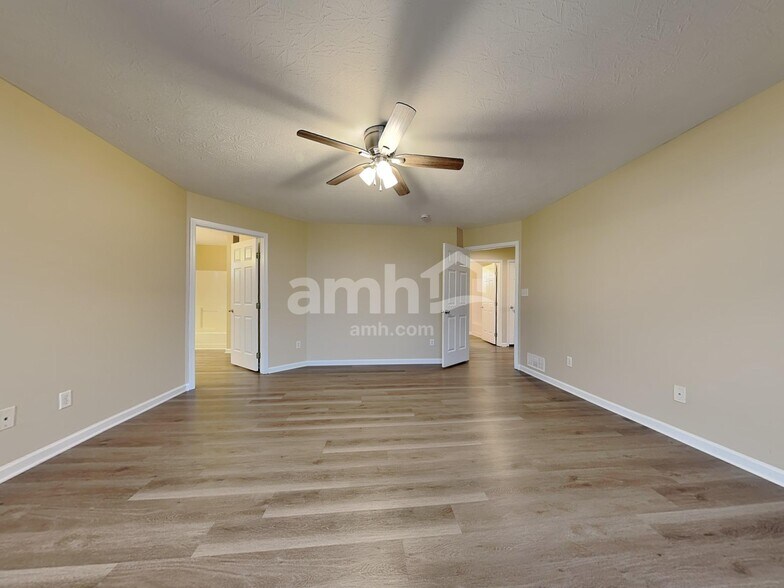 Building Photo - 10 Hunterbrook Ct