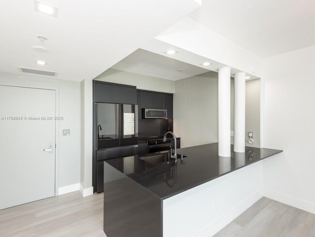 Building Photo - 325 S Biscayne Blvd