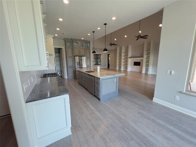 Building Photo - 424 Seville Dr