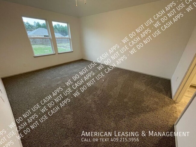 Building Photo - 1585 Holly Trails
