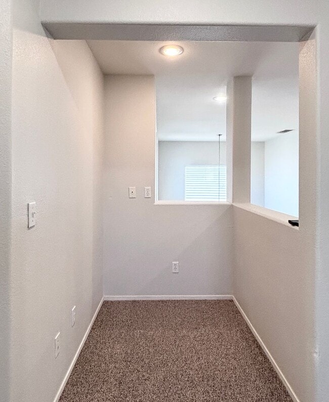 Building Photo - 2-story home with a Beautiful Sparkling Pool! Great floor plan!