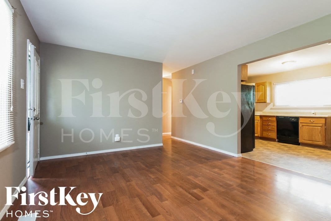 Building Photo - 5180 Carey Ln