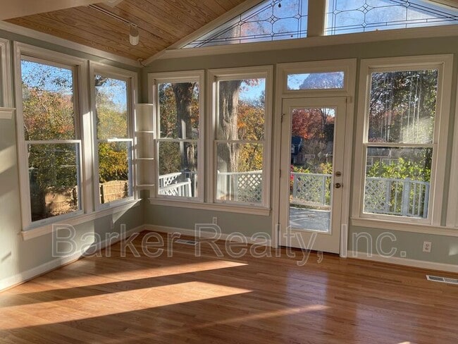 Building Photo - 1008 Deerfield Rd