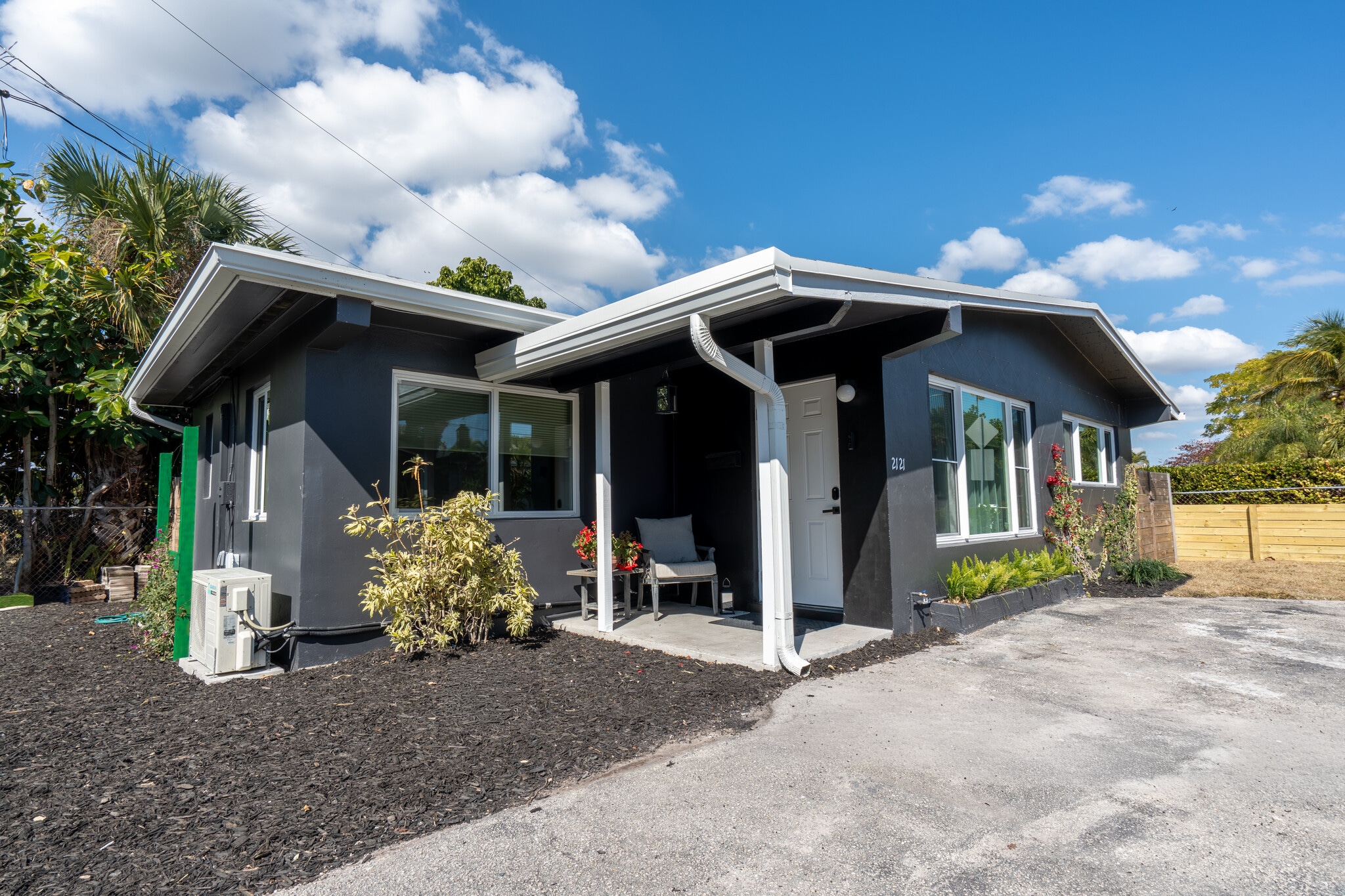 Building Photo - 2121 Parker Ave