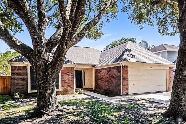 Building Photo - 3909 Spring Meadow Dr