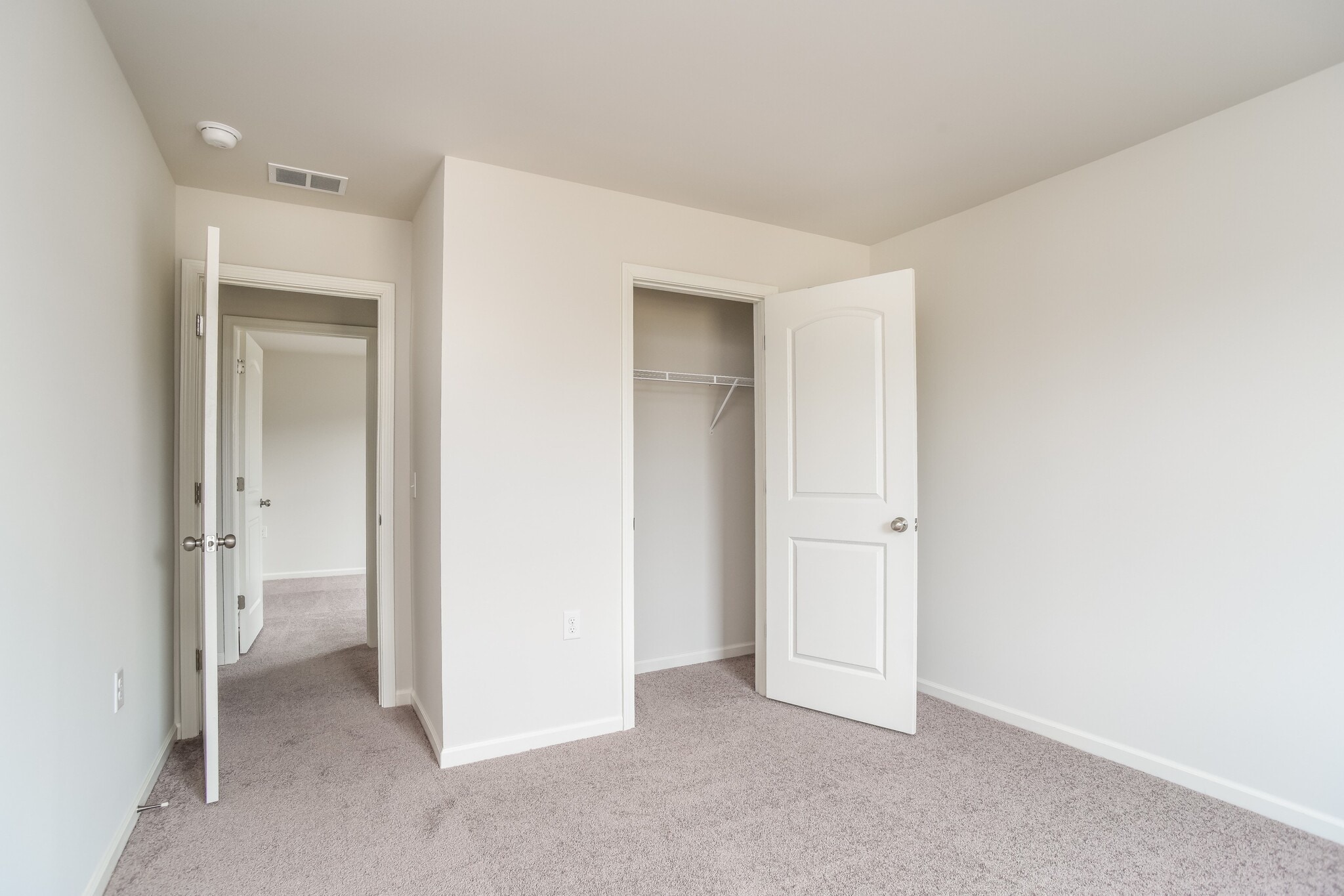 Building Photo - 4033 Lake Russell Dr