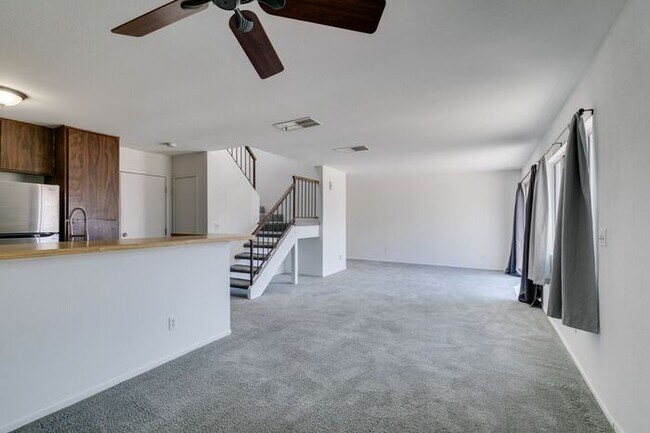 Building Photo - Double Primary Townhome with Spacious Backyard in 89115!